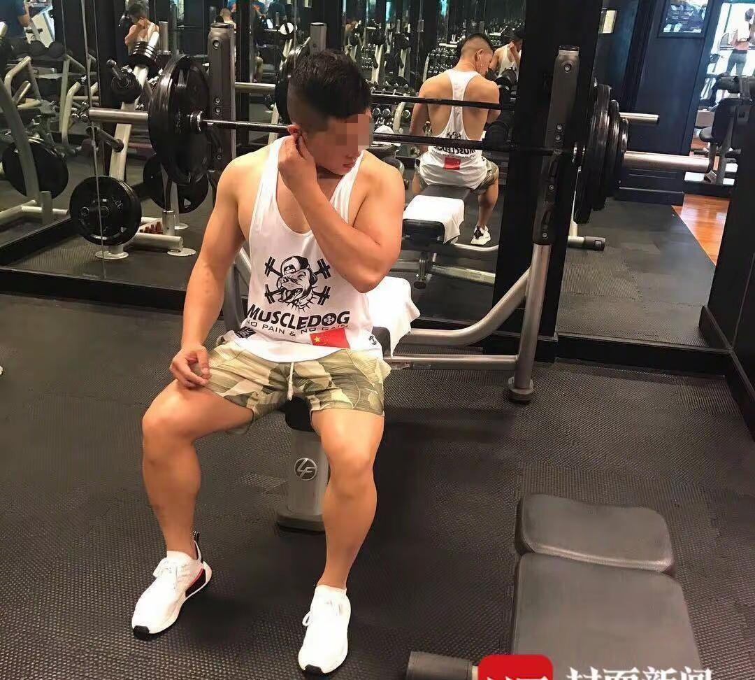 江苏苏州，男子以25km/h的速度骑车赶去上班，却被对向车道一辆以16km/h速