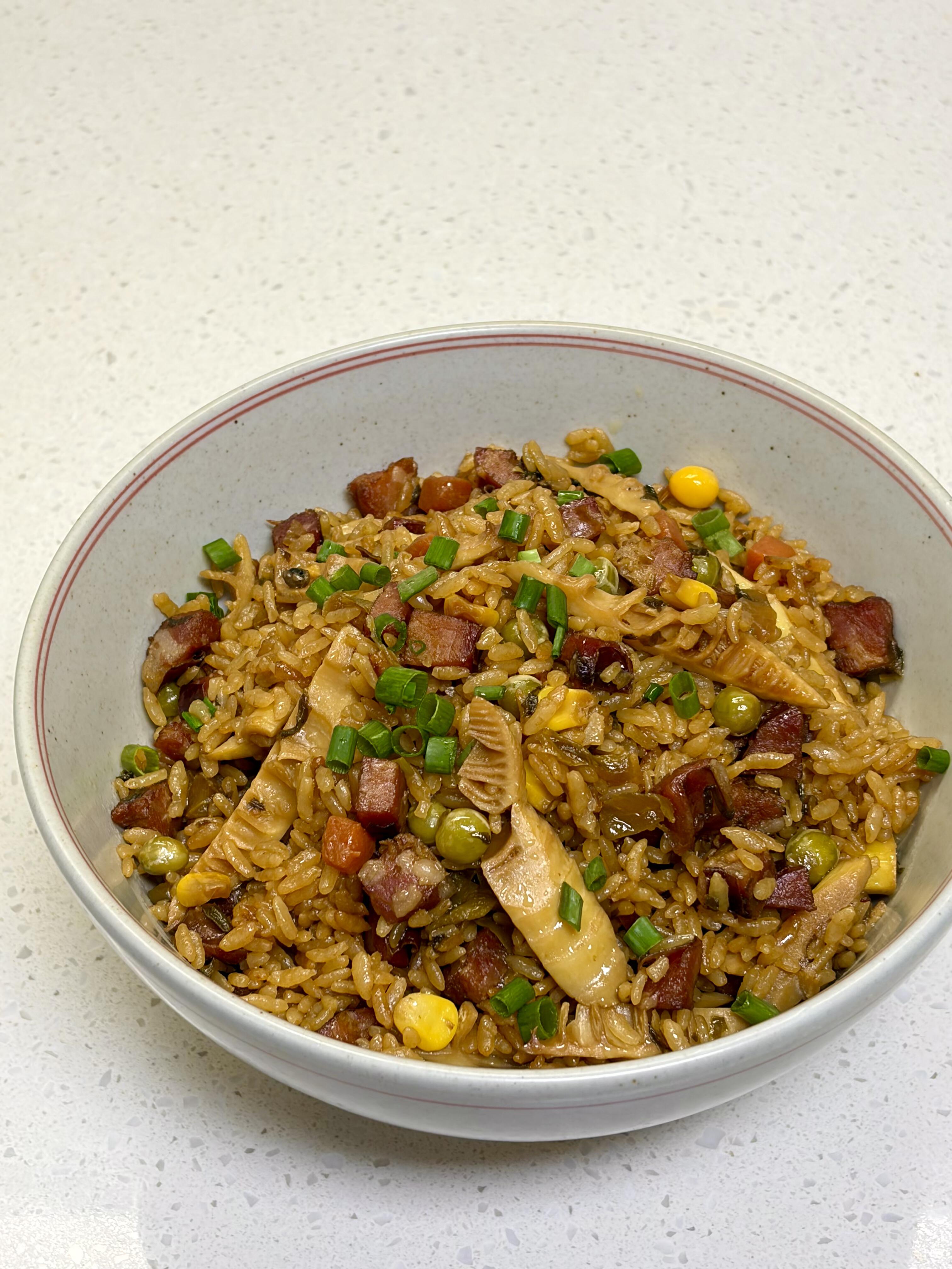 电饭锅春笋酸菜焖饭｜脆嫩鲜香，新手零失败家人们，一定要试试这个春笋酸菜焖饭！真