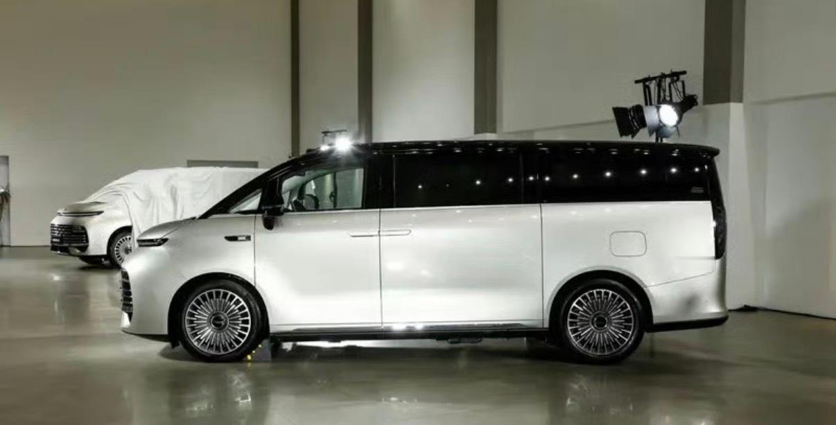 【吉利银河V900更多信息公布搭载全新一代超级AI增程技术】近日，吉利银河官方