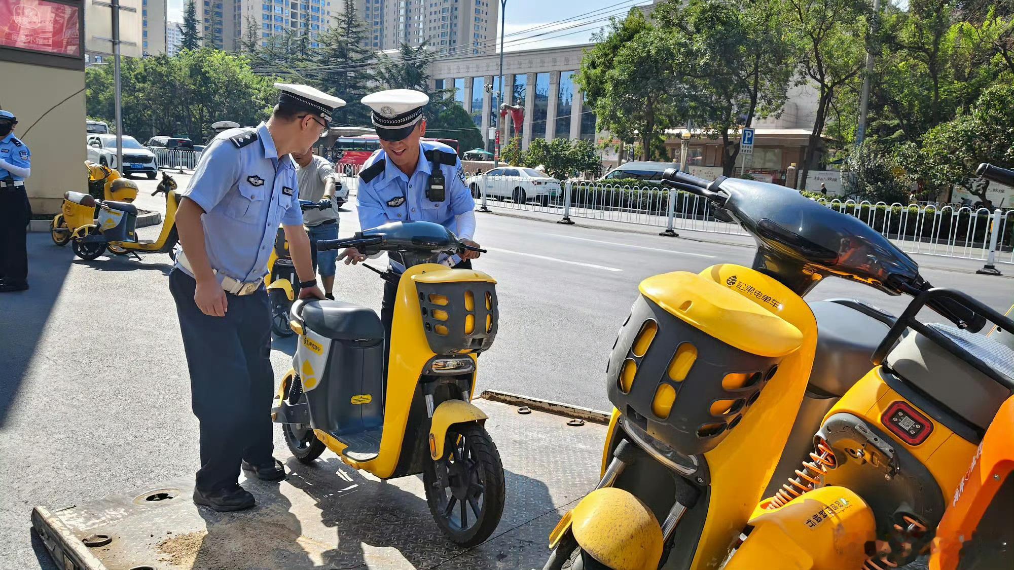 兰州七里河交警整治骑行乱象整治不是终点，而是长效治理的起点。近日，兰州七里河交