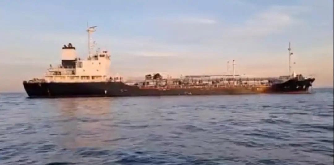 波斯湾硬碰硬！伊朗扣美国400万升燃料油轮，以牙还牙反制