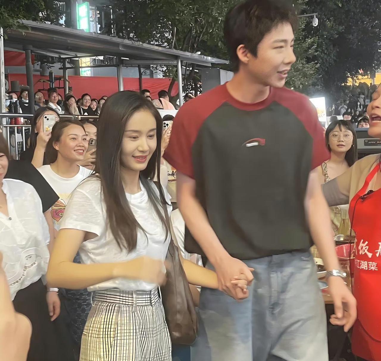 王子文真的是个神奇的女明星，她好像无论和什么身高的男明星都很有cp感，她自己