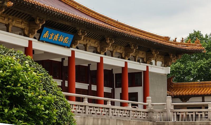 南博案件终于水落石出，最大的功臣郭礼典老人，理应得到隆重嘉奖。没有他十几年如一