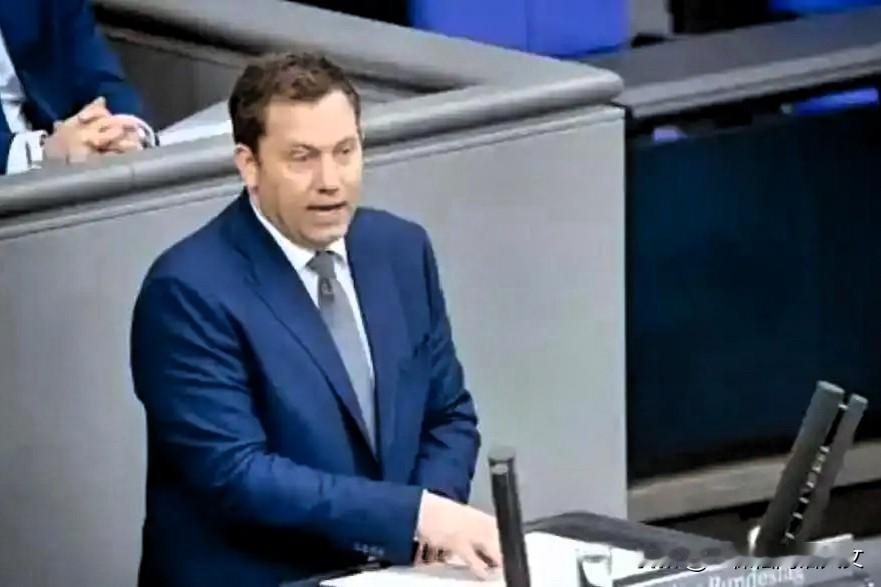 德国、法国提议组建欧洲六国E6联盟。欧盟是否面临解体风险？由德国财长克林拜尔