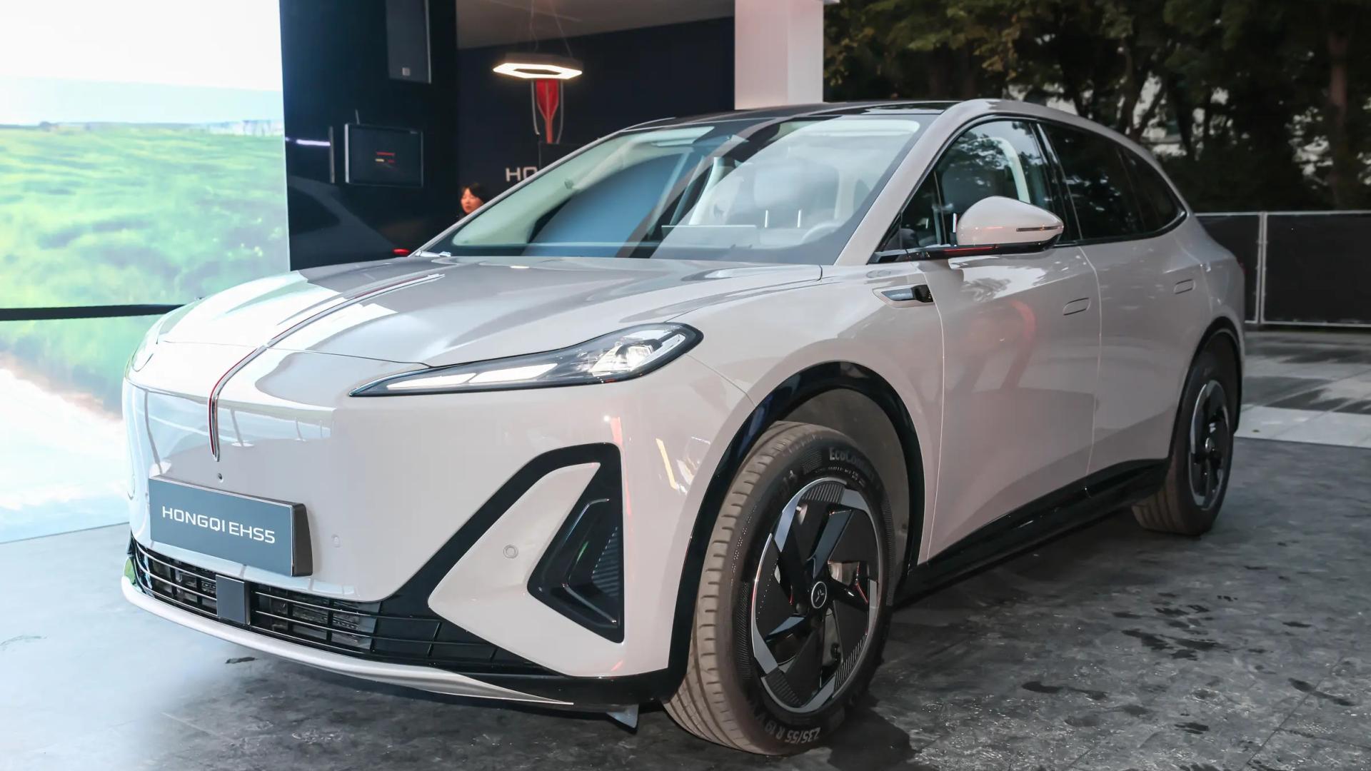 红旗固态电池技术突破！天工06首搭，能量密度达380Wh/kg，续航突破1000km