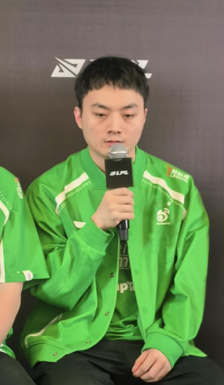 师傅你是做什么工作的？Light谈输出仅8411维鲁斯：玩到15分钟觉得Poke