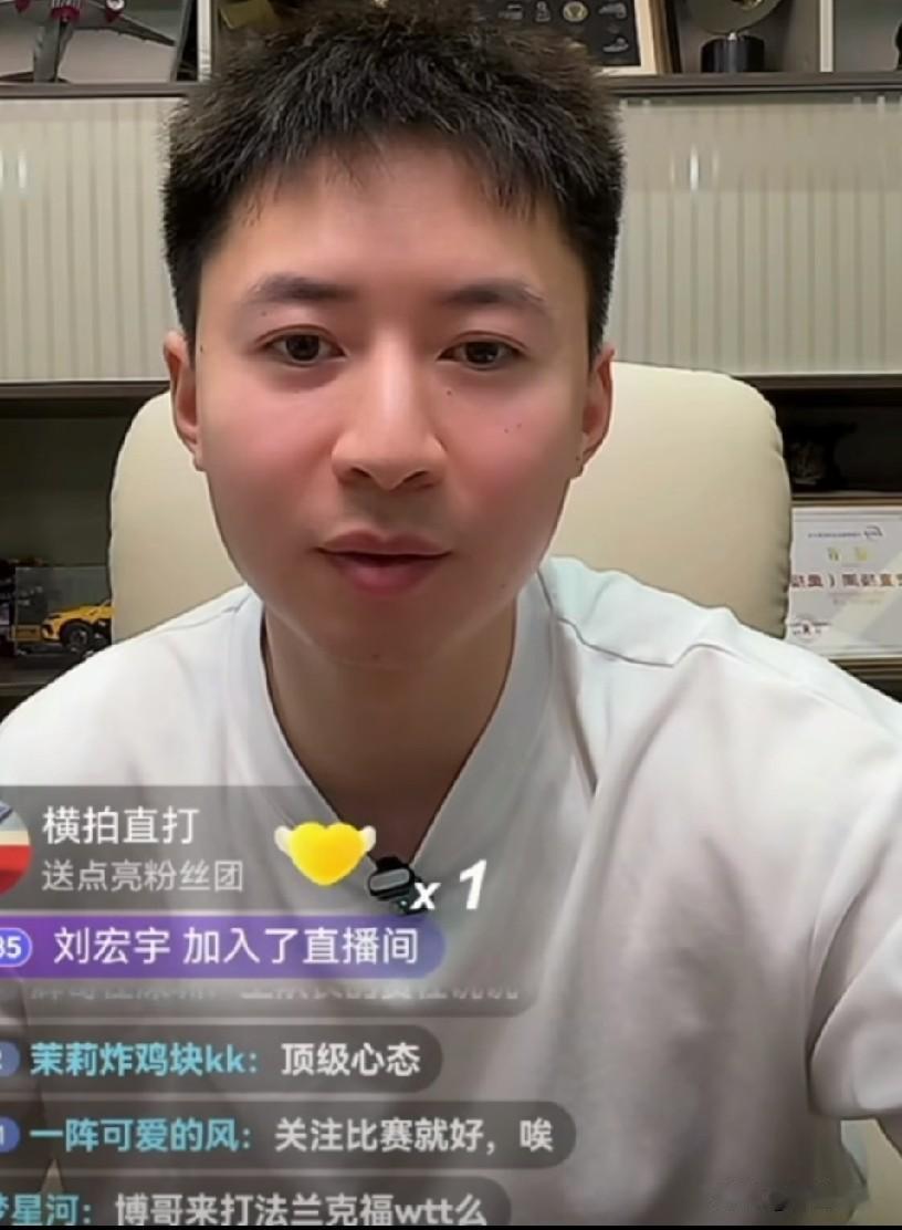 方博：现在外面很乱，所以我才敢直播，因为火力点不在我这！要是外边风平浪静，我肯定