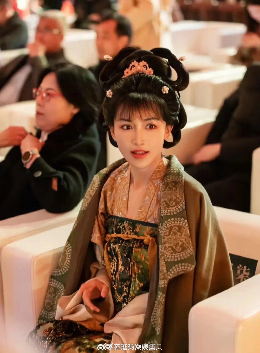 不仔细看，谁认得出这是李子柒呀？说真的很害怕她进娱乐圈呀，别去拍戏呀，就走自己的