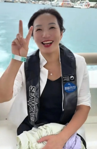 许建华带着儿女游玩，遭罪的却是老谢，在老谢视频的评论区网友们的冷嘲热讽，老谢看了