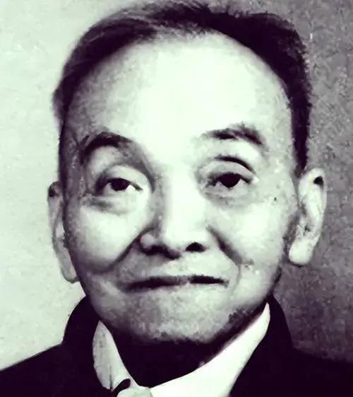 1949年4月11日凌晨，上海一间死囚牢房，突然空了。看守冲进厕所一看，人不见了