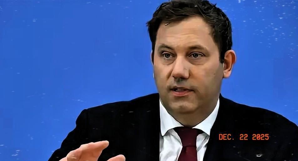 刚从中方访问回国的德国财政部长克林拜尔，在德国接受采访时警告说：我在中国已经亲眼