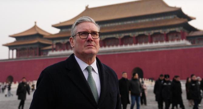 英国似乎很有“自知之明”，斯塔默来到中国后，英国《天空新闻》说：“坦率地说，在中