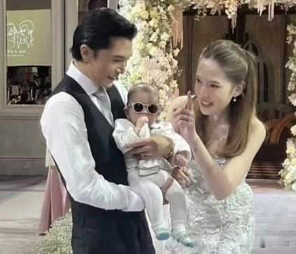 浪子回头⁉️邱泽许玮甯婚礼星光熠熠甜蜜爆表💕近日明星邱泽与许玮甯的婚礼成为娱