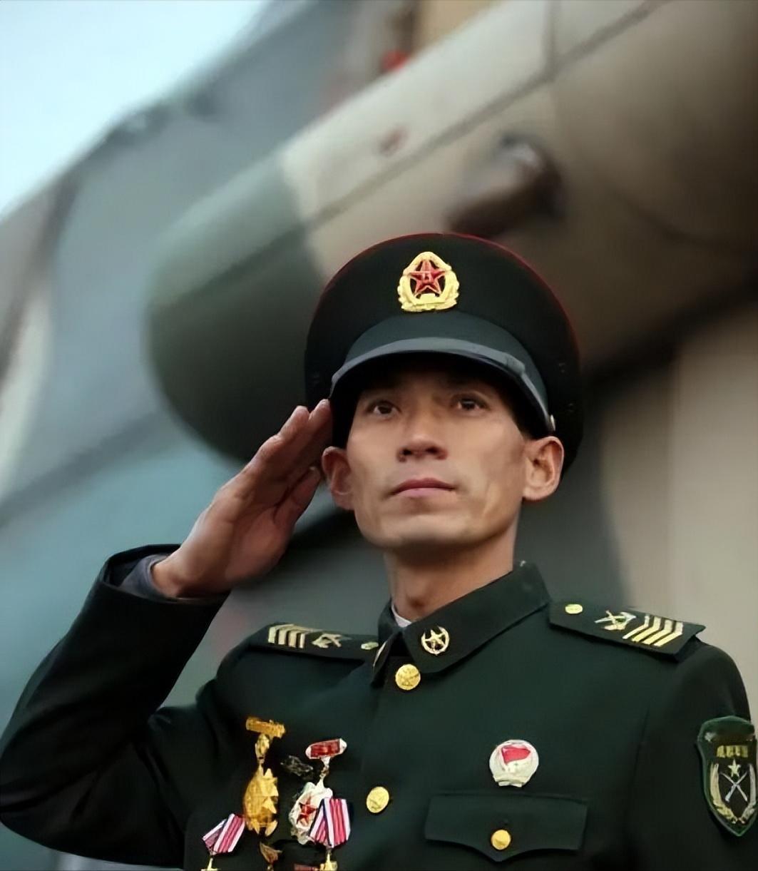 2000年，中国从俄罗斯进口6架军机，谁知刚飞不久就坏了4架！俄专家怎么也修不好