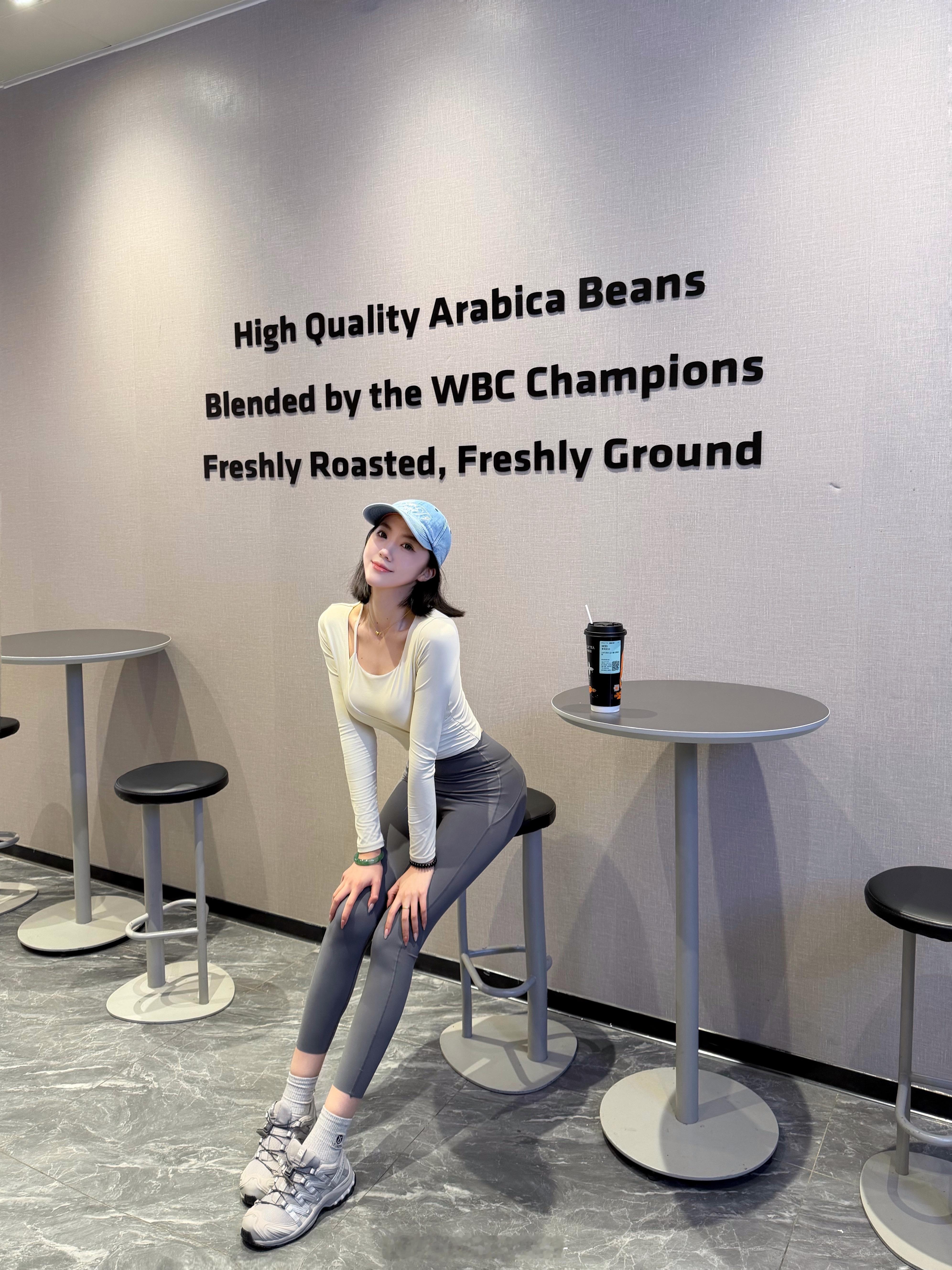 瑜伽裤这么穿也蛮好看​​​