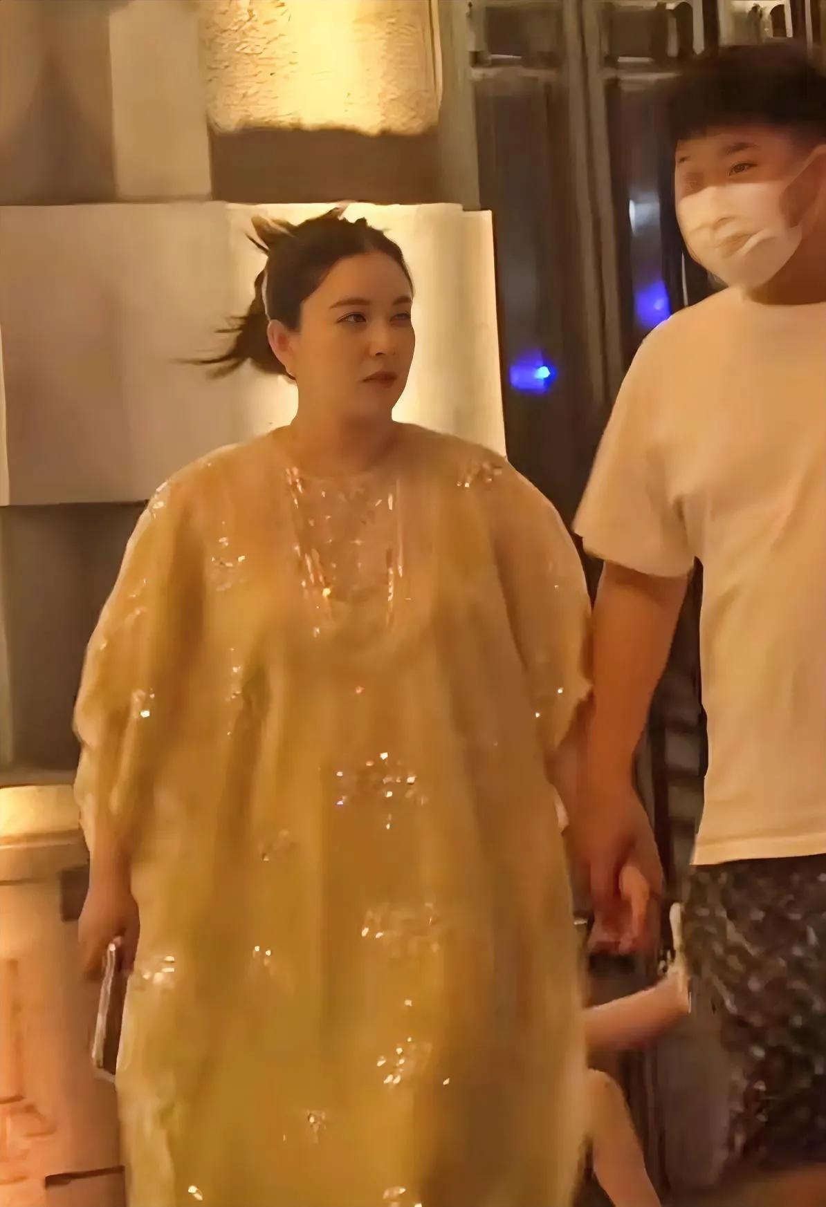 阚清子出生黑龙江，要是她不为情所困，凭一双眼睛，都可以成为一线顶流演员吧。可惜