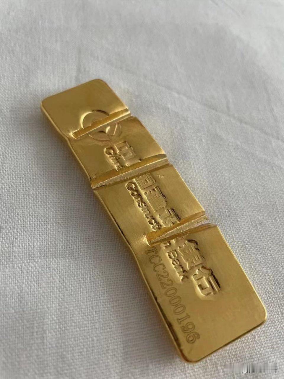 黄金这东西，不买天天疯涨，买了肯定有一天会暴跌。我来说个方案大家看可行吗？