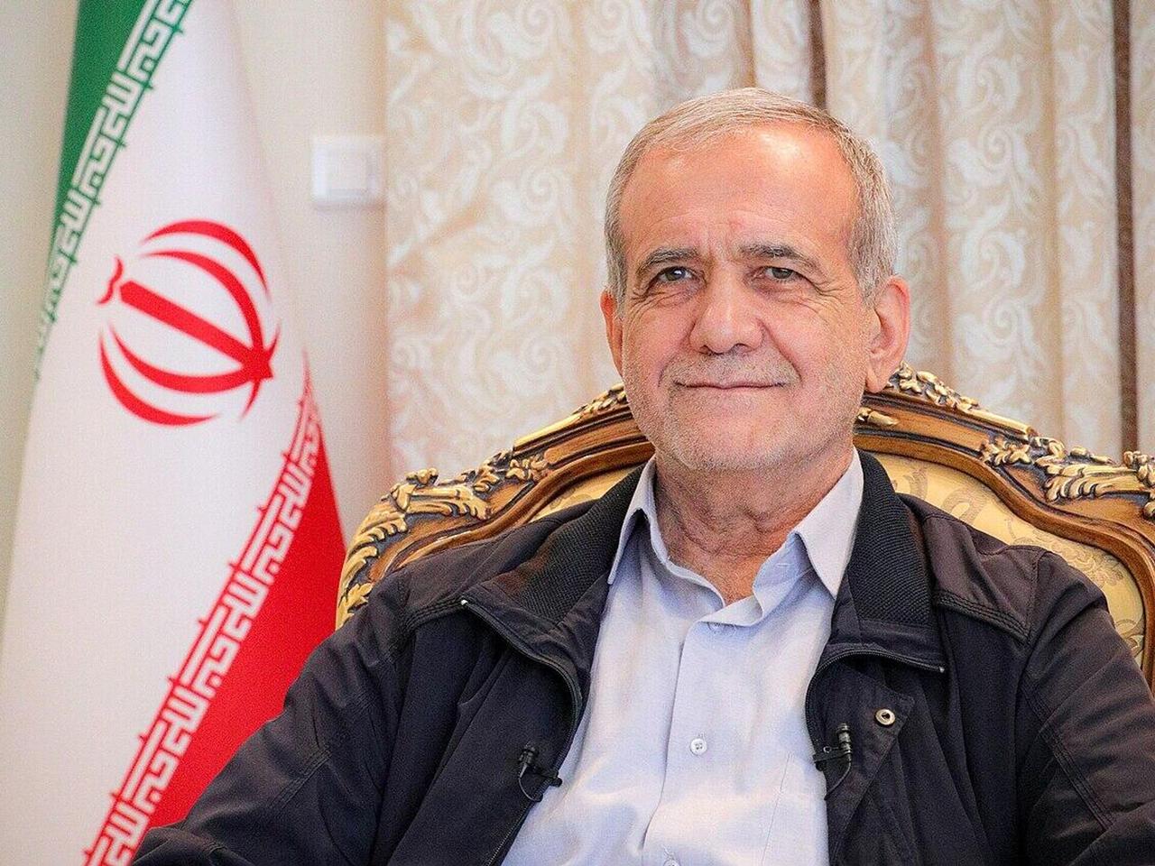 伊朗的改革派，终于不装了，已经打算明着举手投降？伊朗总统佩泽希齐扬日前表示，如