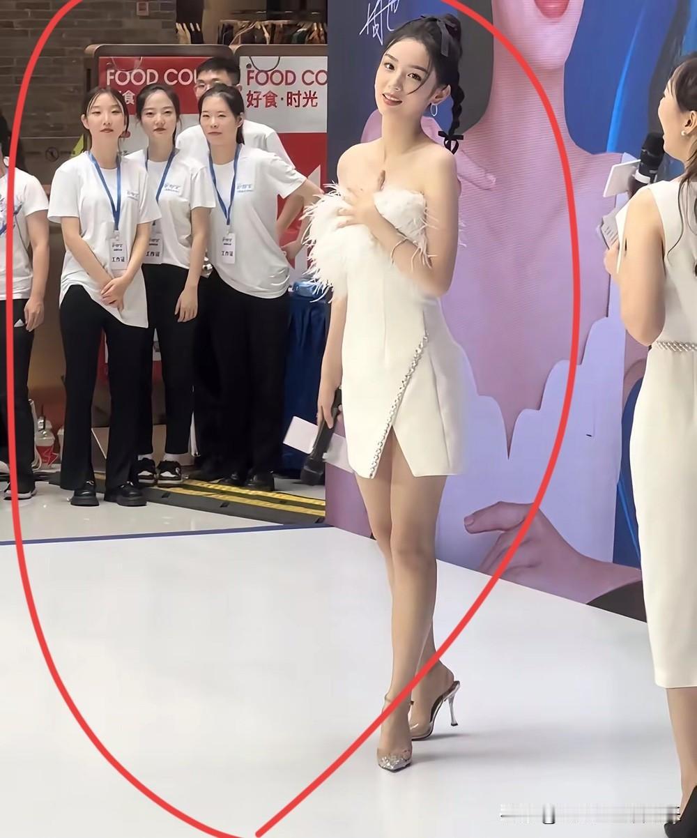 难怪会成为大明星，确实比普通人漂亮很多