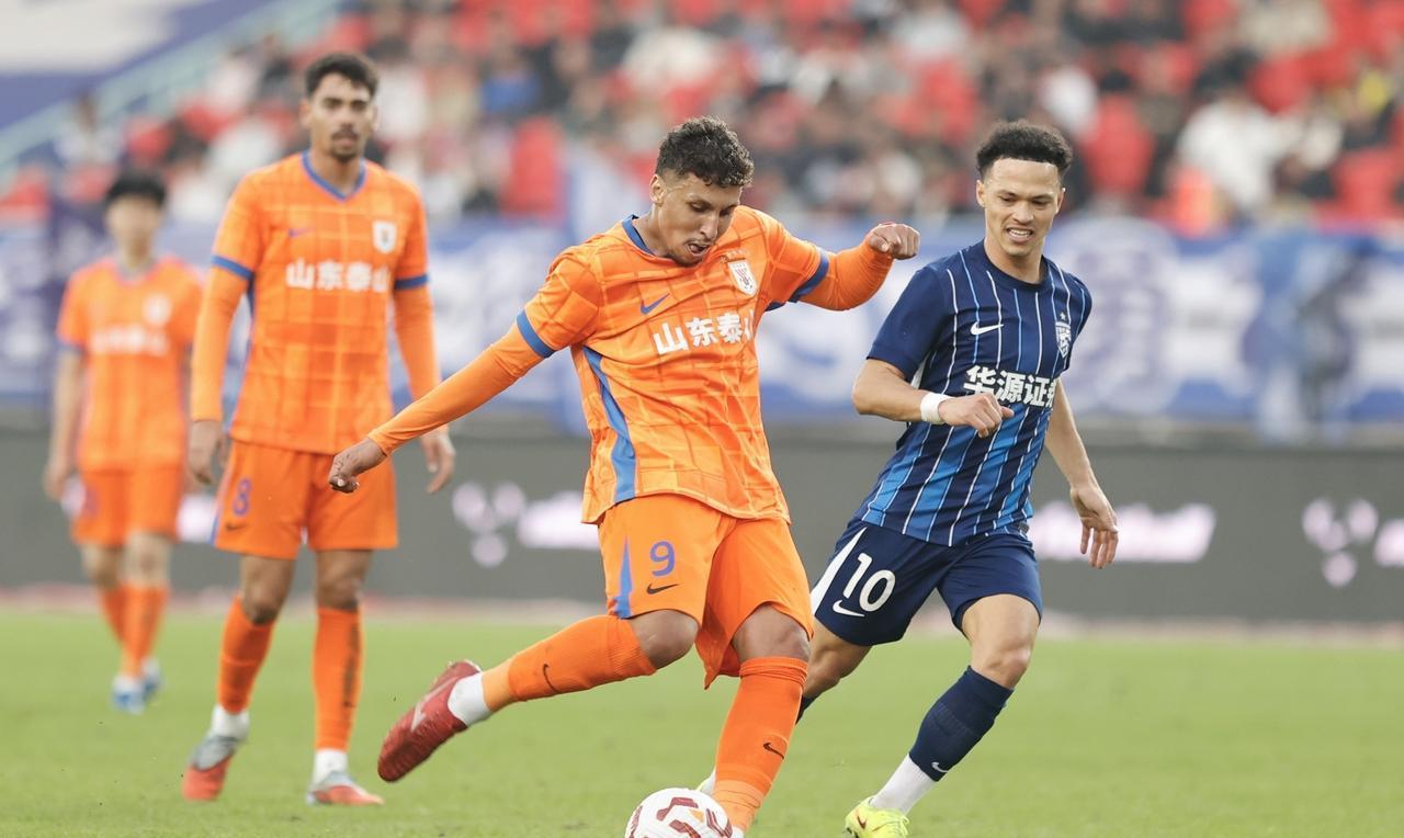 山东泰山5:1收官，俩字儿总结2025：窝囊，连个射手王的个人荣誉都没捞到！1、