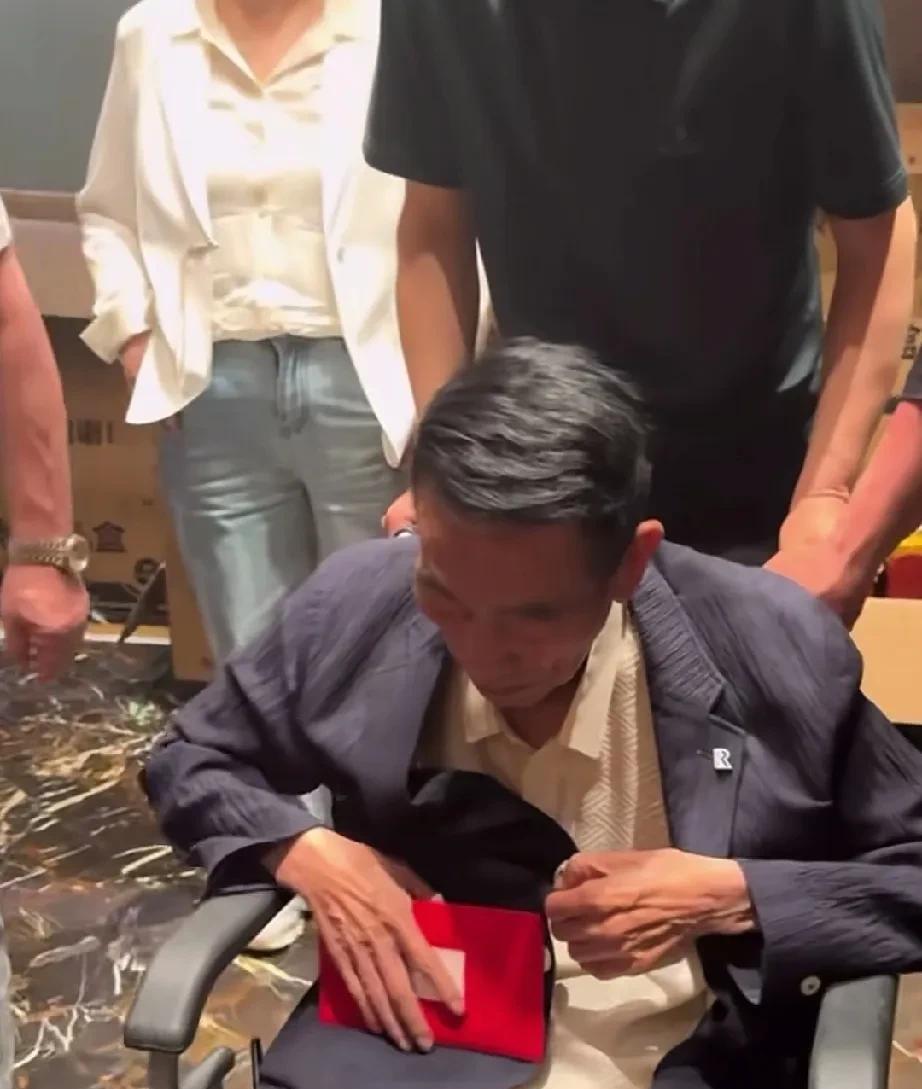 老五收徒，最开心的要数杨少华。不仅有红包拿，更重要的是儿子不靠别人，靠自己顶天立