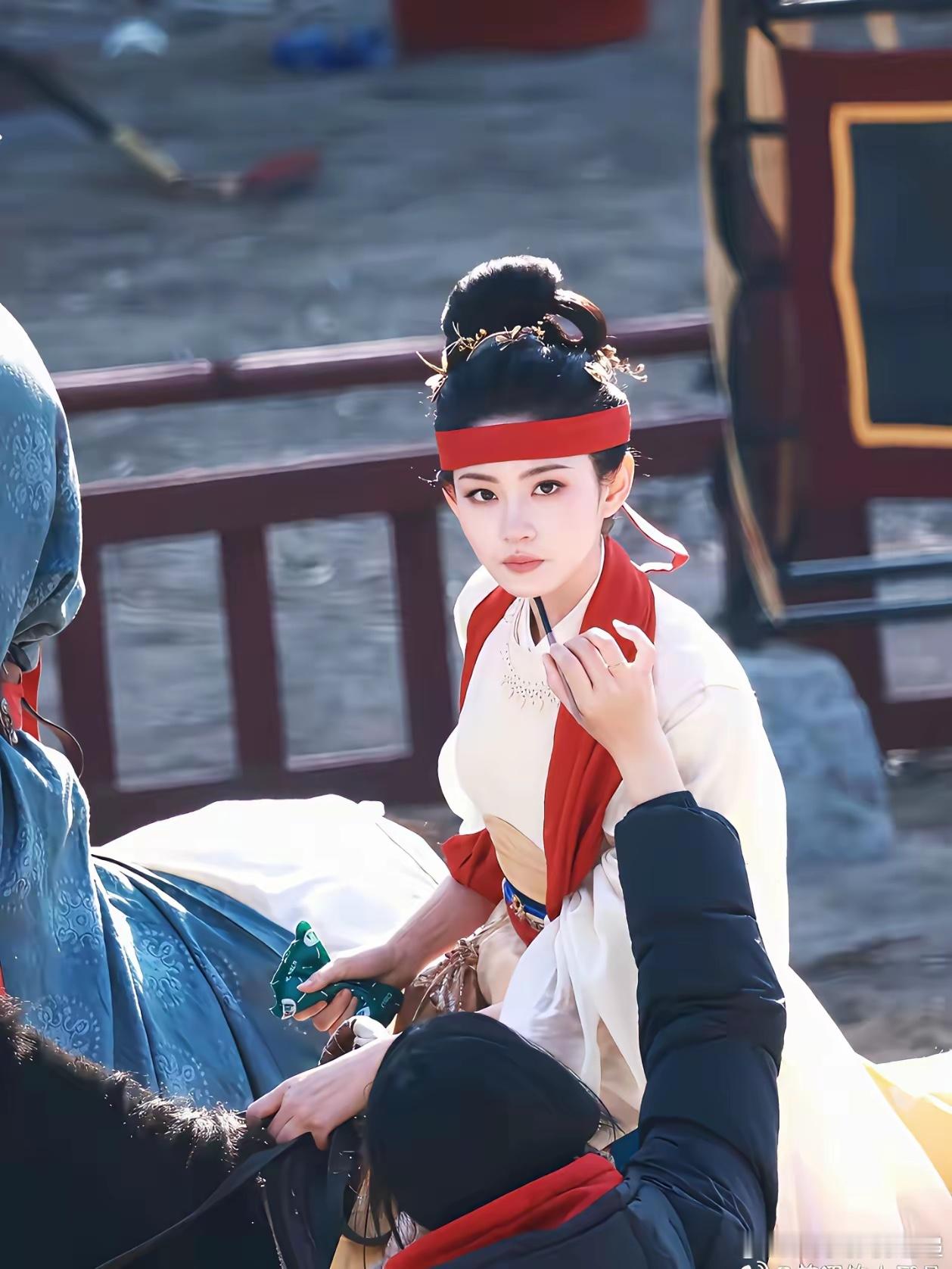 据说于正要把赵晴打造出赵丽颖第二我觉得有点悬吧。赵丽颖在赵晴的这个年纪已经跑了十