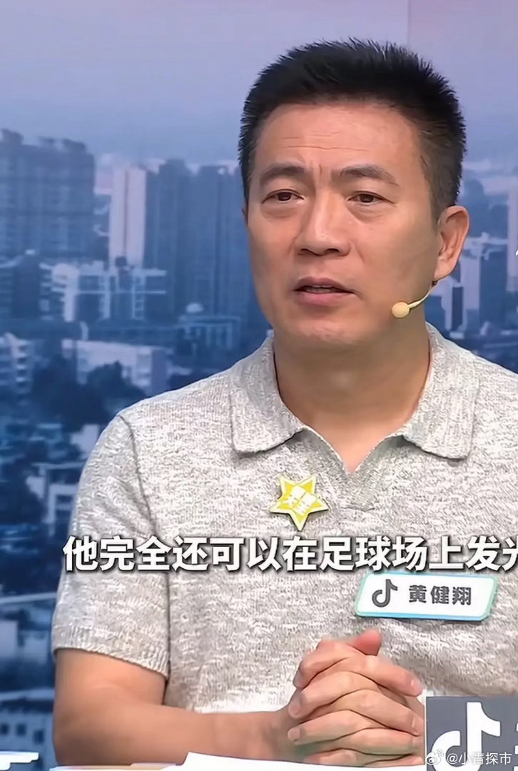 谈到C罗，名嘴黄健翔表示，他觉得本届世界杯后C罗无需选择退役，世界杯上的两粒进球