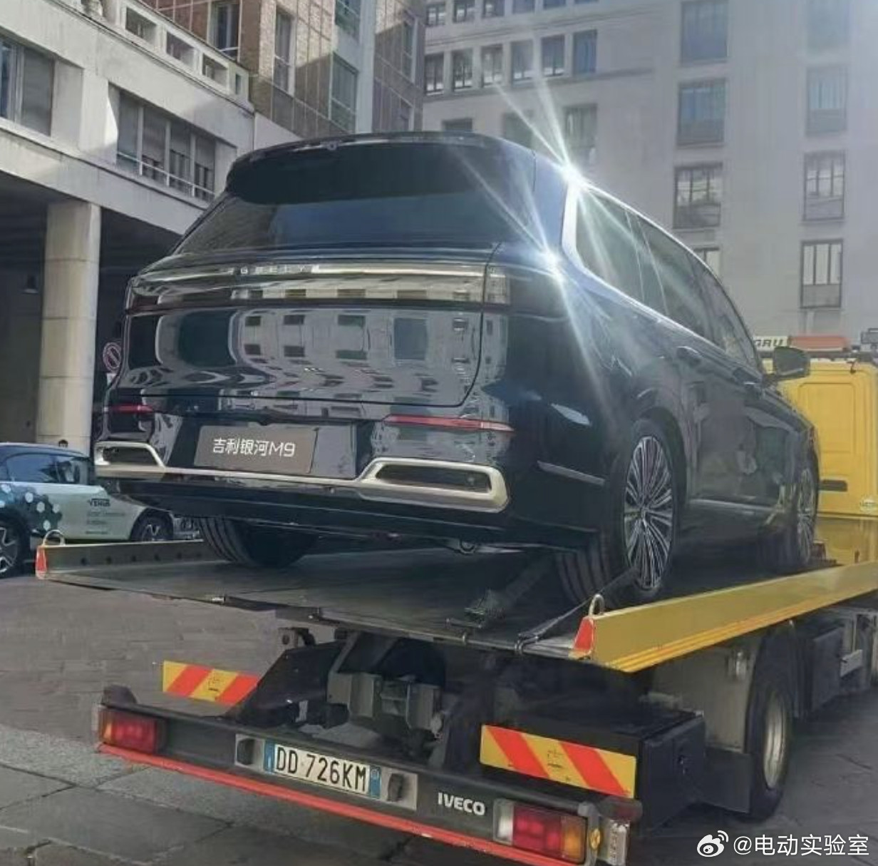 吉利银河M9实车图，看起来真是个庞然大物同集团里面的领克900，目前终端的实际售