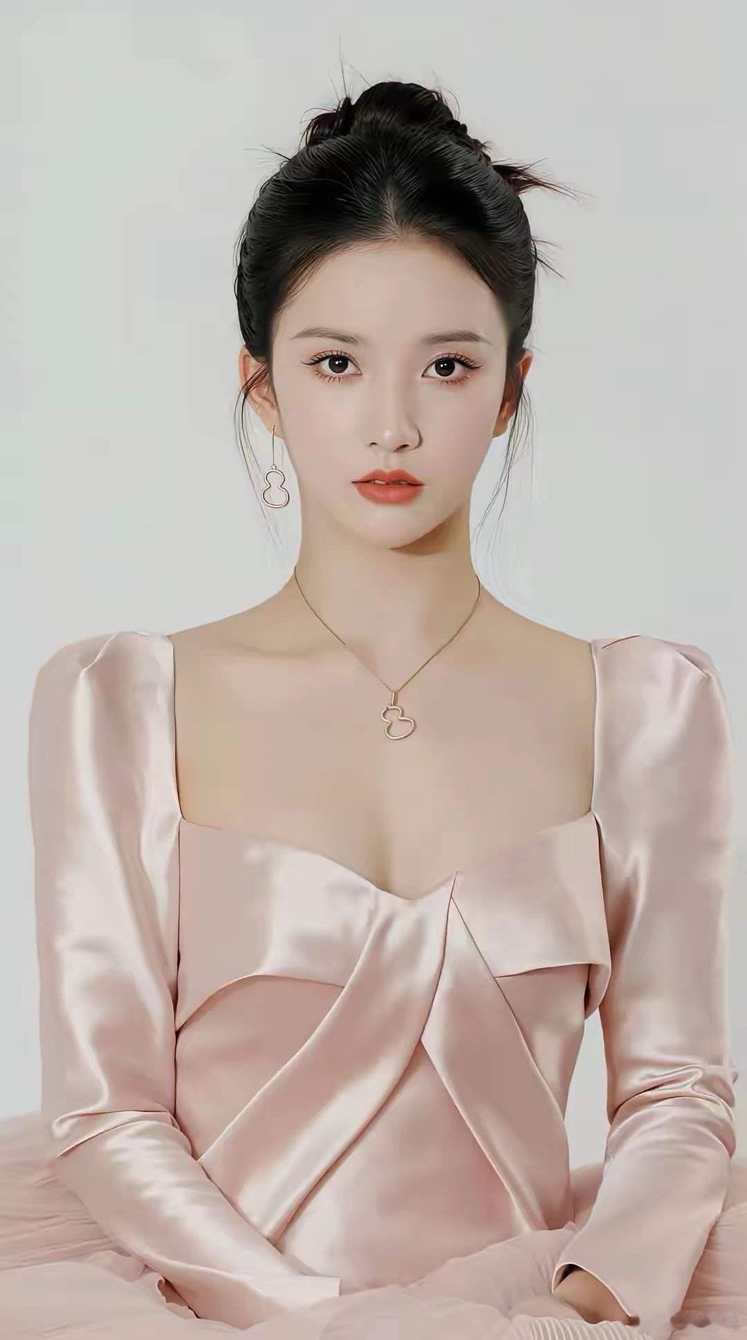 1、《偏偏宠爱》男主宋威龙早就定了，女主有很多小花团队在撕，目前是包上恩，宋威龙