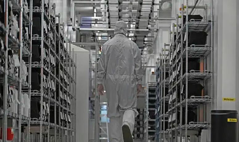打了一个安世，下一个就是阿斯麦？荷兰政府“明抢”中企后，中国已禁止安世出口。阿斯