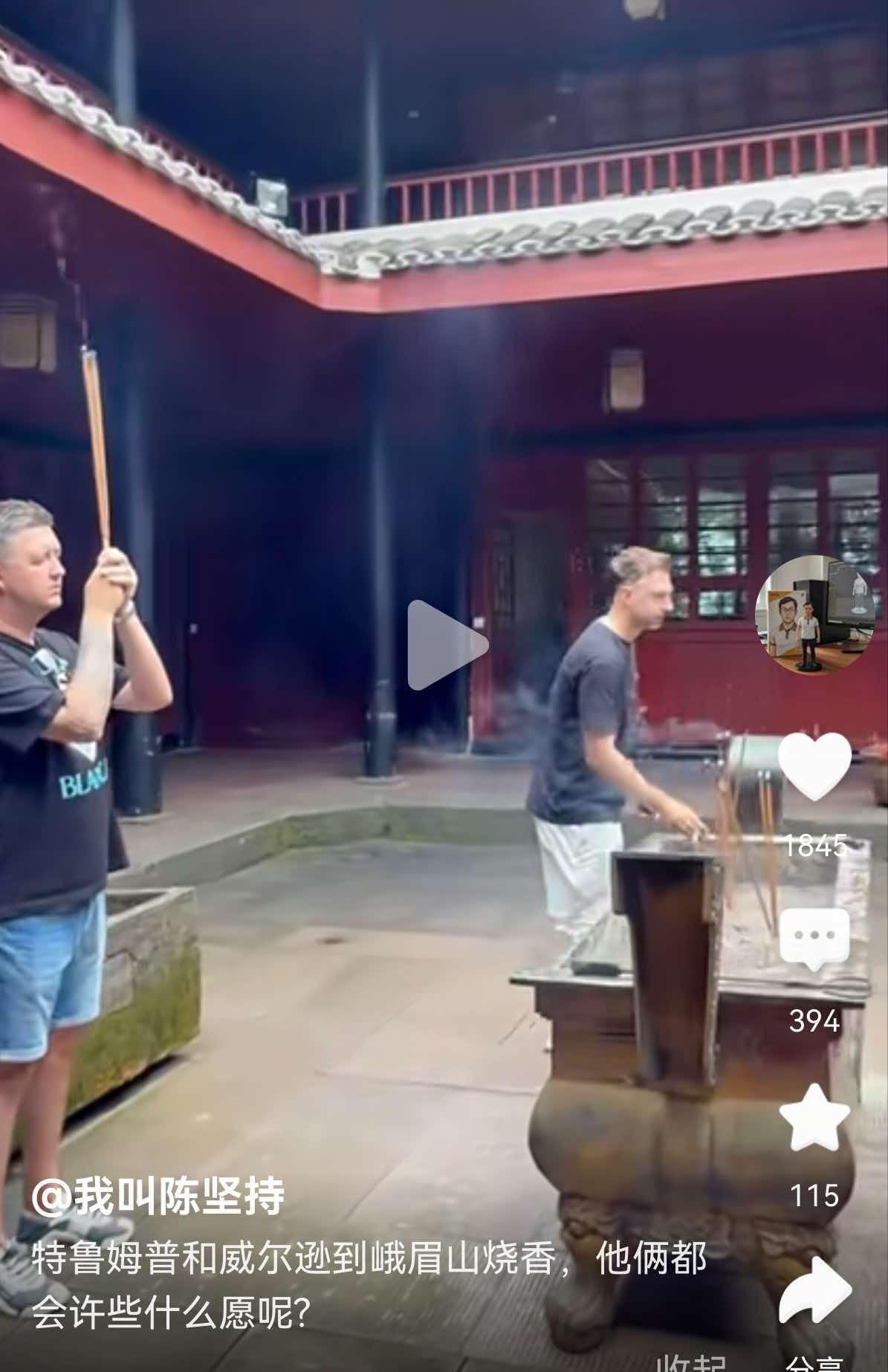 在峨眉山诚心祈福的两名球员，进入了上海大师赛的决赛。在10-8击败赵心童之后