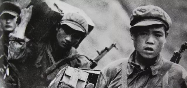 1951年1月28日，志愿军战士潘天炎因为生理需要去附近的草丛解决，却意外发现阵