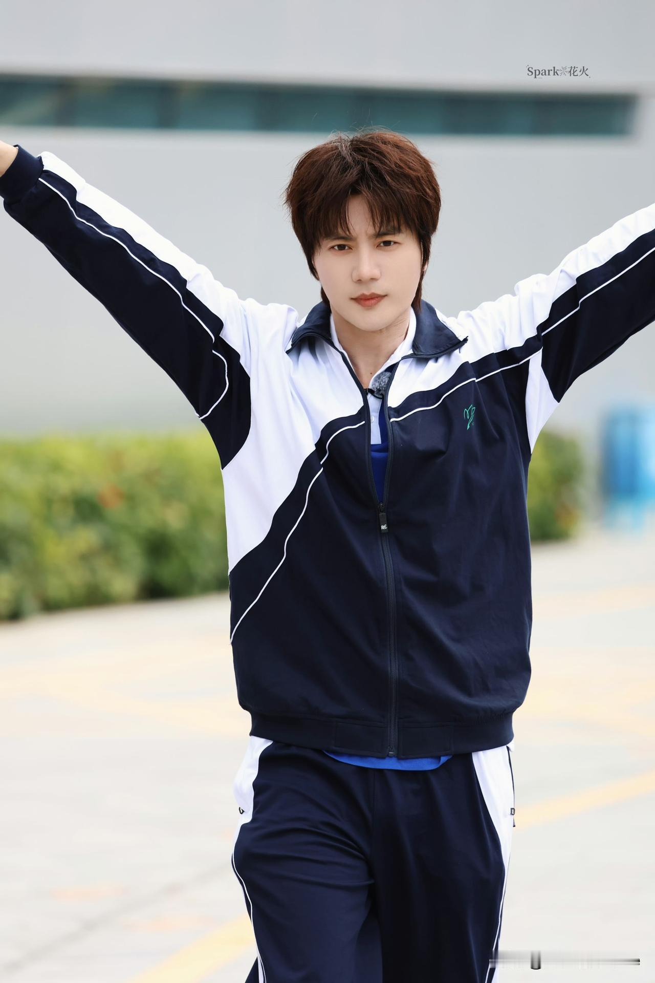 虎子又接新综艺啦，他刚刚才在北京开了万人演唱会，真替他开心。12月14日，陆