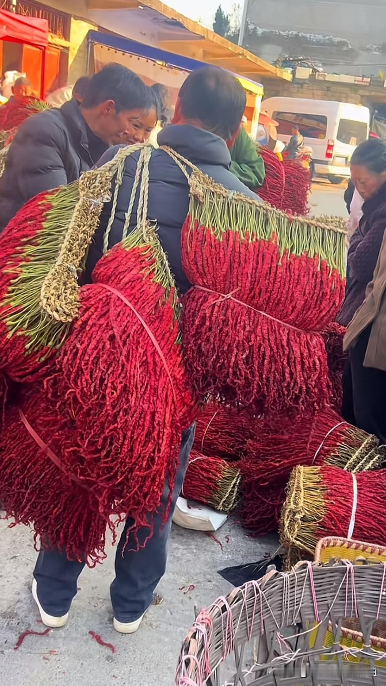 不知道是为什么，我一看到这个辣椒就想买，而且是非常的想吃！[呲牙笑][呲牙笑]
