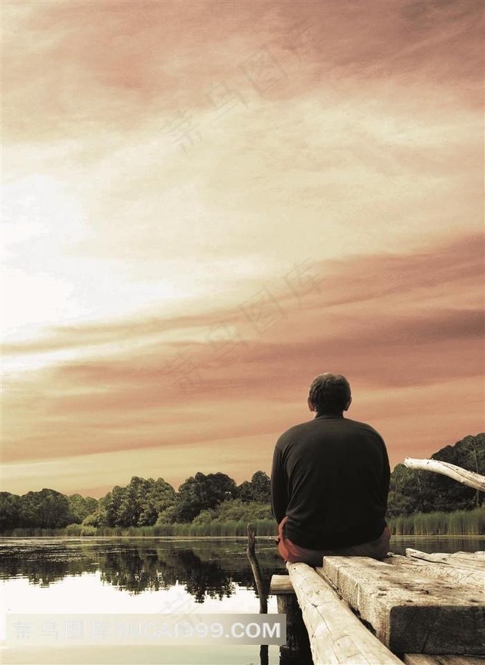 没有退休金的老人轻易不敢去养老院。因为他怕有一天儿女不管他，彻底抛弃他。我家附近