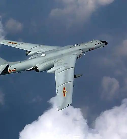 轰六为啥越改越猛？说白了就是歪打正着——当初是技术跟不上，没想到反倒走了条超