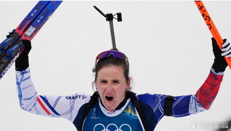 法国选手盗取队友信用卡被判刑刑满后参加冬奥连得两金得意洋洋做手势让人闭嘴法国