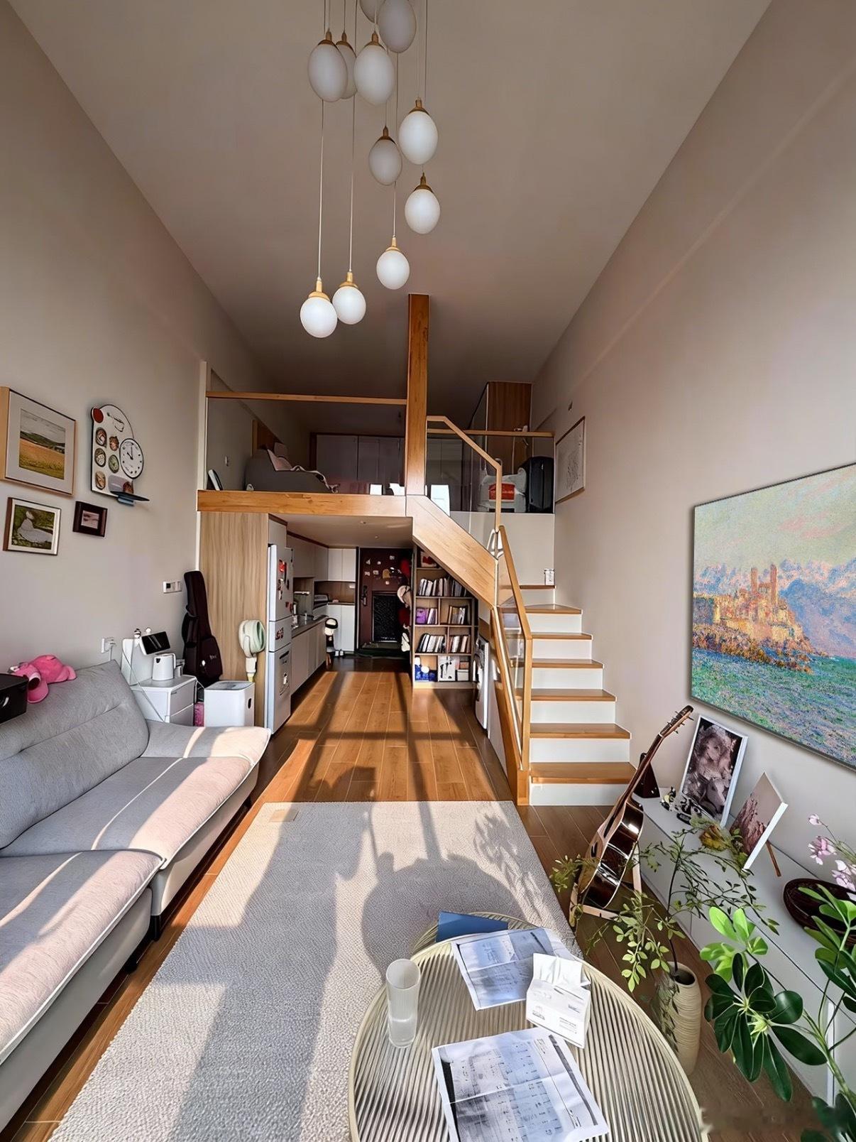 对loft公寓彻底祛魅了再养狗之前我一直觉的loft很适合我自己一个人住，结果后