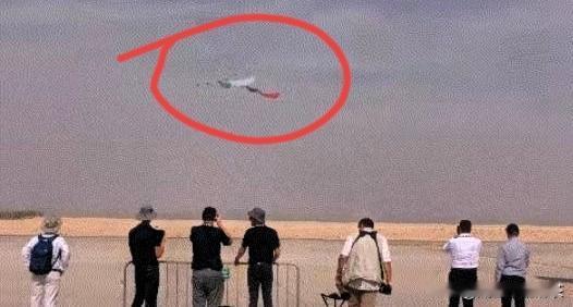 “光辉”坠机后俄阿两支表演队在迪拜航展完成飞行任务。迪拜航展21日举行，印度“