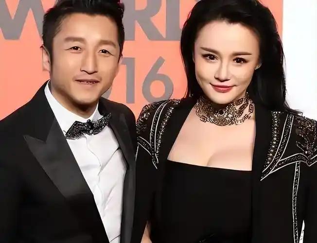被邹市明冉莹颖耍了整整一个月，观众终于回过味了！全网共情他们负债2亿婚姻