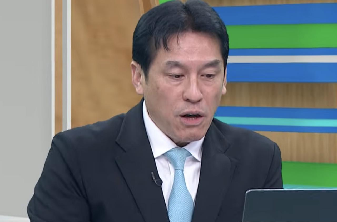 面对郭正亮的批评，黄暐瀚回应地有点尴尬啊哈哈，昨天（5日），黄暐瀚在直播中，