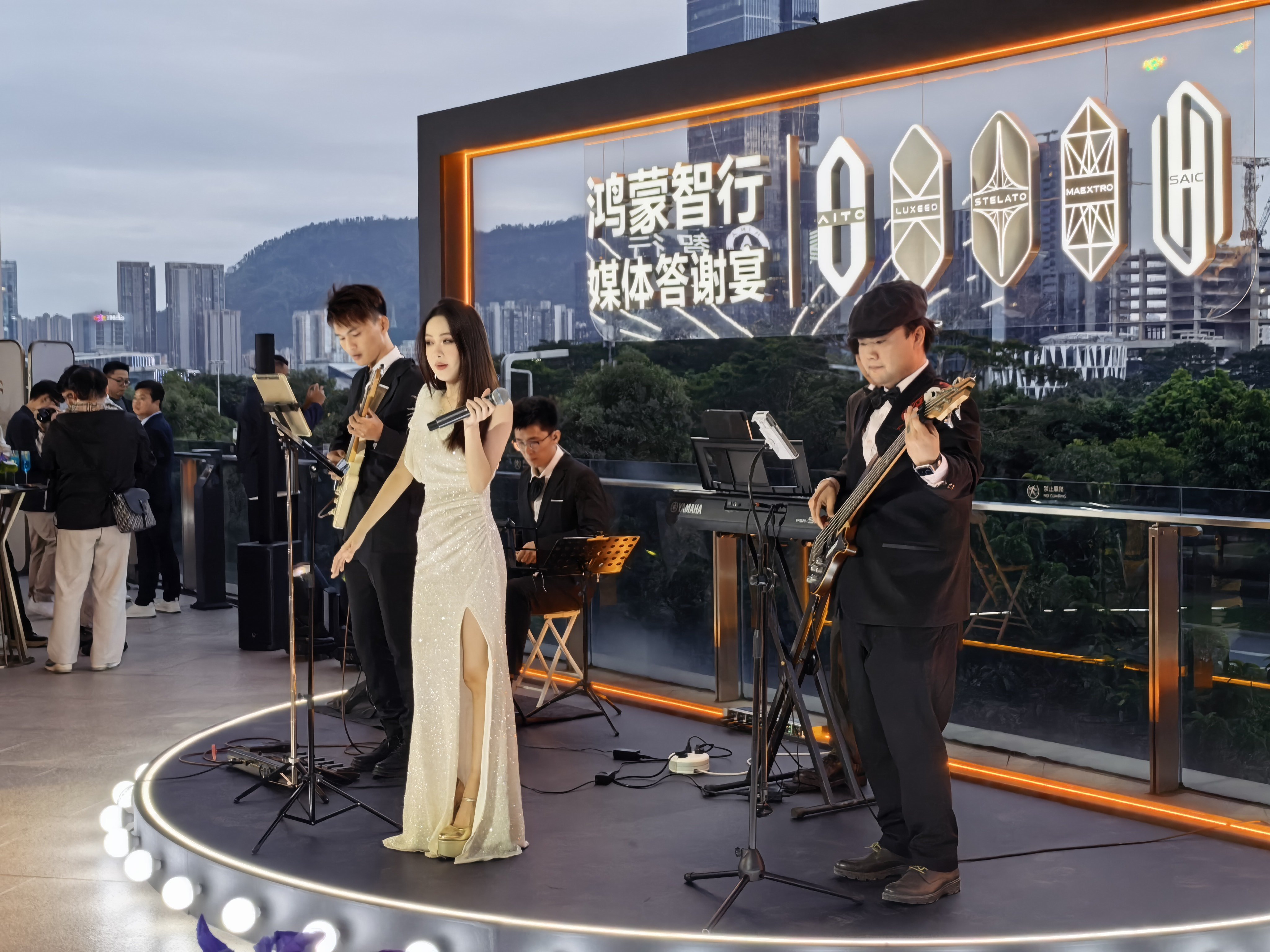 来参加鸿蒙智行车友会了去年中了一块蓝宝石手表，今年不知道能不能还有这个运气