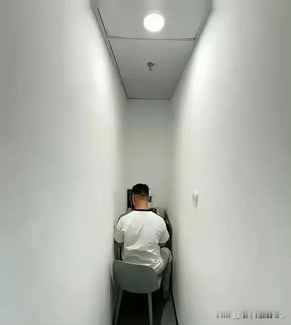 罕见！这设计还可以吧？独立办公室，月薪3万，你要不要？[捂脸哭]