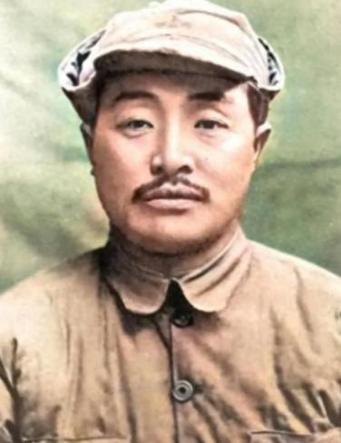 1939年，贺龙欲提拔老部下当旅长，毛主席却反问：那个给八路送过5000大洋的土