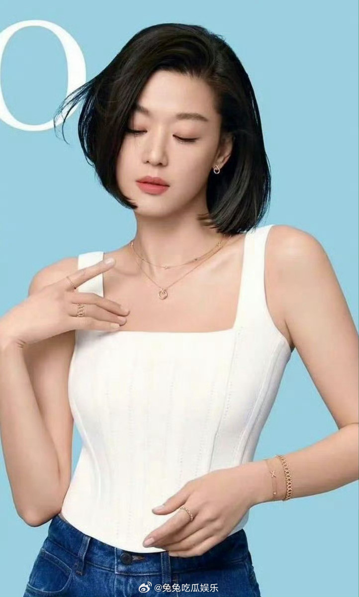 全智贤短发什么造型都hold得住啊​​​