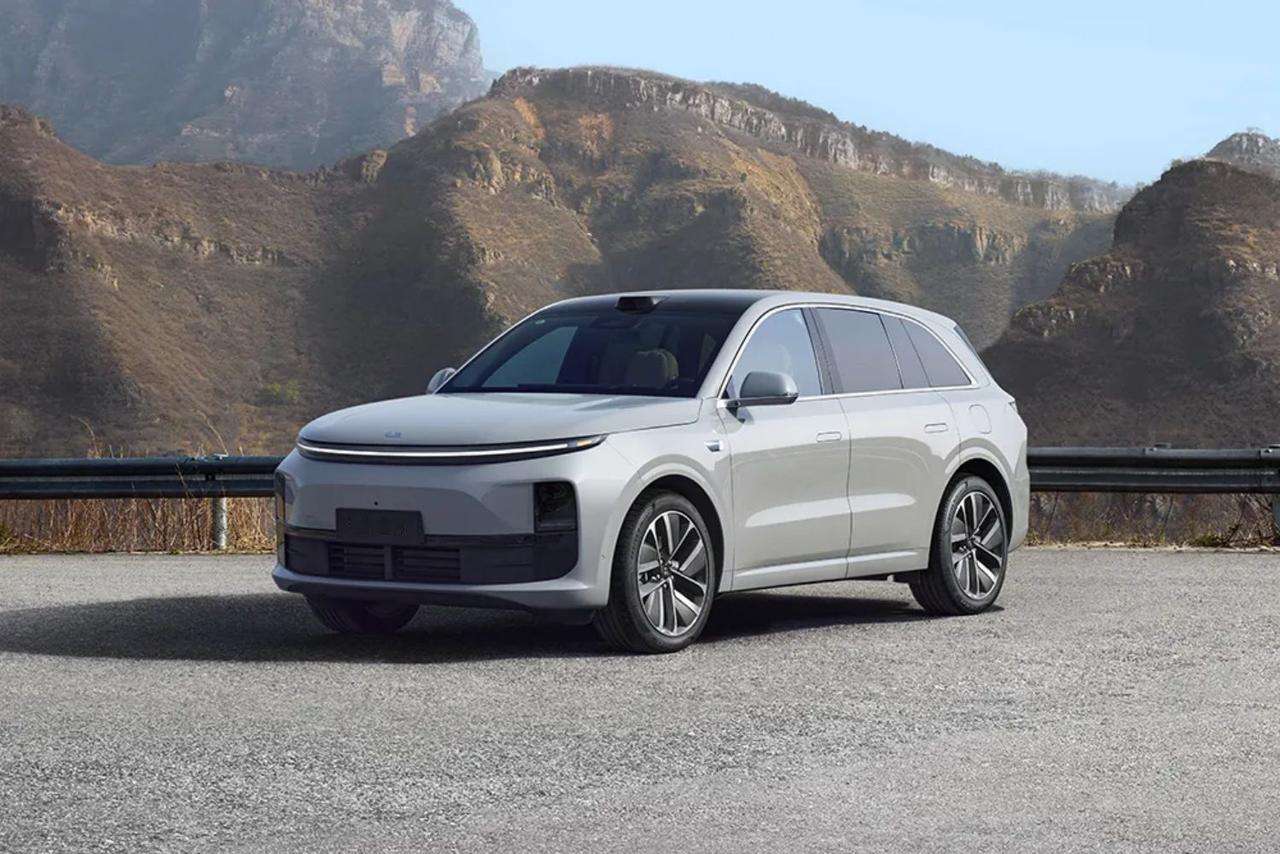 2024款Pro，近期，发现该车型在官网大幅降价1-2万元。他难以接受仅提车1个