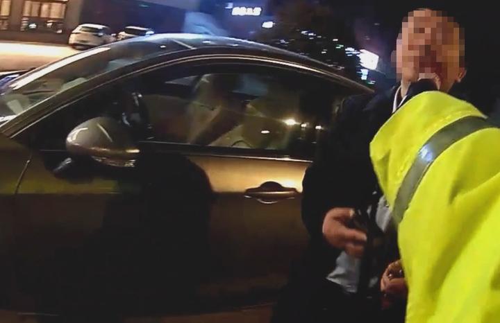 济南一男子酒驾被查前信誓旦旦叫代驾，转身取消被查获！3月13日晚，济南市公安局交