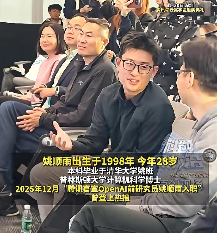 汪顺雨出镜了!意气风发的青年才俊。羡慕!深圳就是好，有人穿短袖，然后加一件外套，