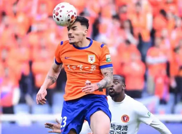 原来，泰山新援阿尔瓦罗与泰山的缘分，竟然10年前就开始了！作为泰山队今年唯一