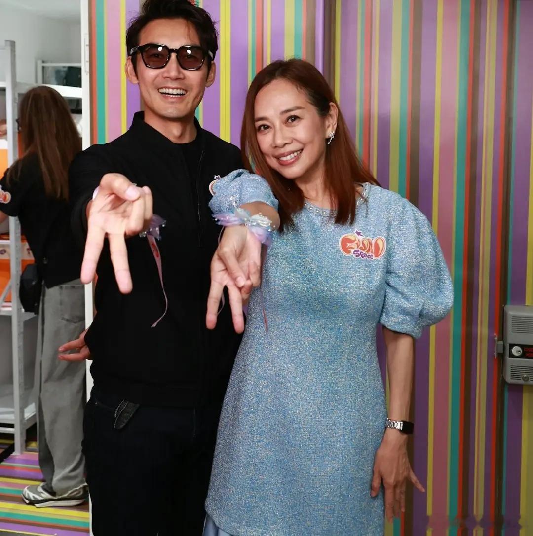 56岁陈松伶减肥后身材暴瘦，自曝丈夫每天监督减肥，状态像20多岁！